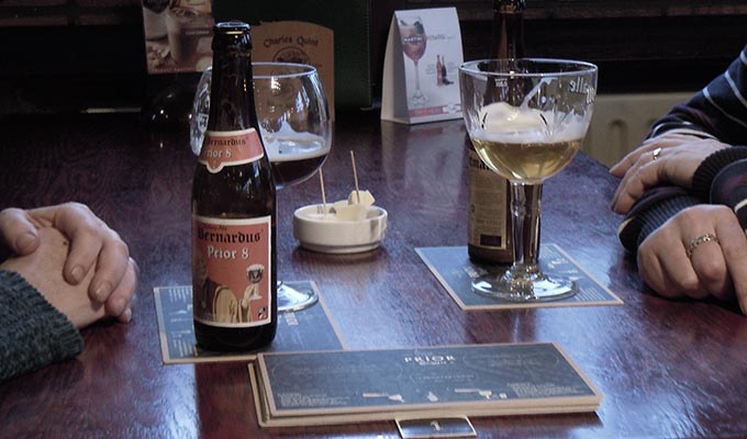 Mensen genieten van een trappist